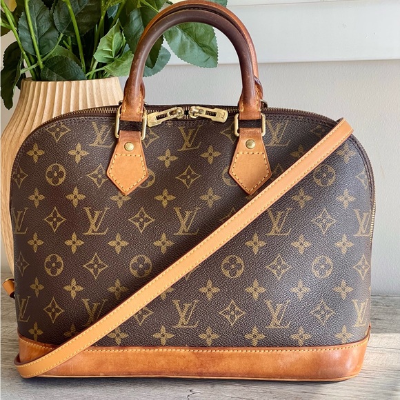 Authentic LOUIS VUITTON Monogram Alma Bag - Picture 1 of 14